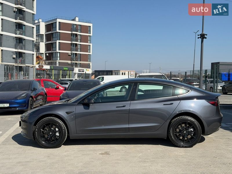 Седан Tesla Model 3 2023 в Львове