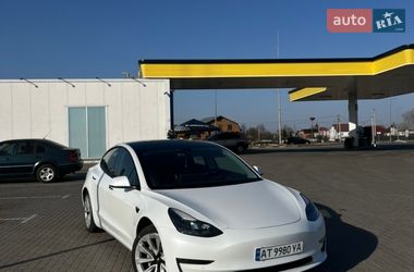 Седан Tesla Model 3 2022 в Івано-Франківську