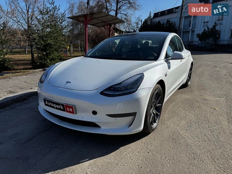 Tesla Model 3 2020