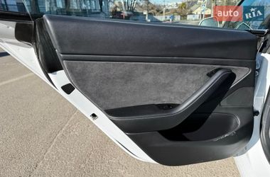 Седан Tesla Model 3 2020 в Киеве