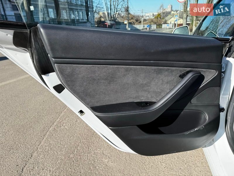 Седан Tesla Model 3 2020 в Киеве фото 13 Седан Tesla Model 3 2020 в Киеве