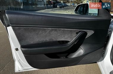 Седан Tesla Model 3 2020 в Киеве