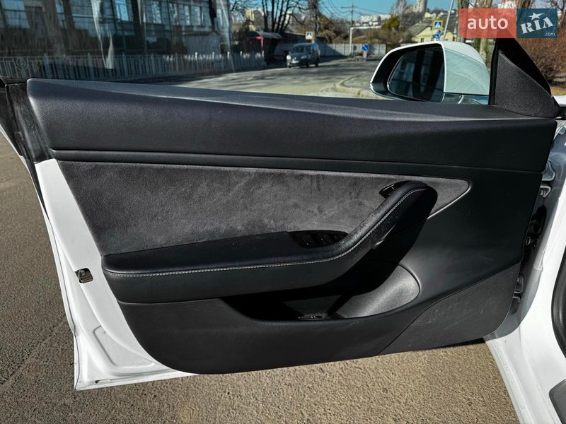 Седан Tesla Model 3 2020 в Киеве фото 18 Седан Tesla Model 3 2020 в Киеве