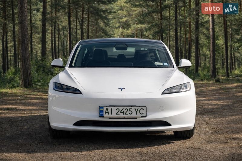 Седан Tesla Model 3 2024 в Ирпене