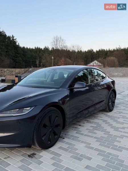 Седан Tesla Model 3 2024 в Львове