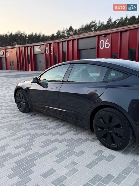 Седан Tesla Model 3 2024 в Львове