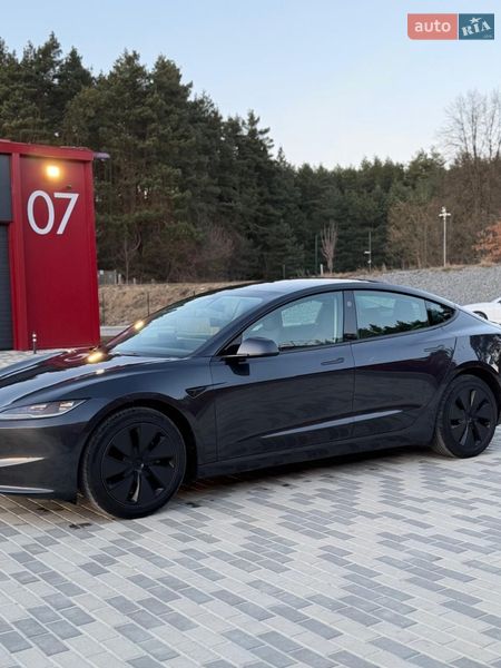 Седан Tesla Model 3 2024 в Львове