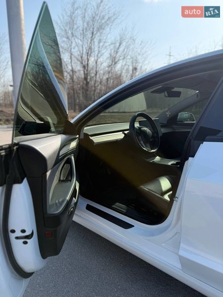 Седан Tesla Model 3 2021 в Запоріжжі