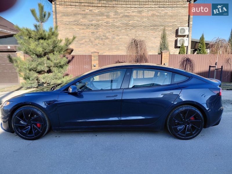 Седан Tesla Model 3 2024 в Києві