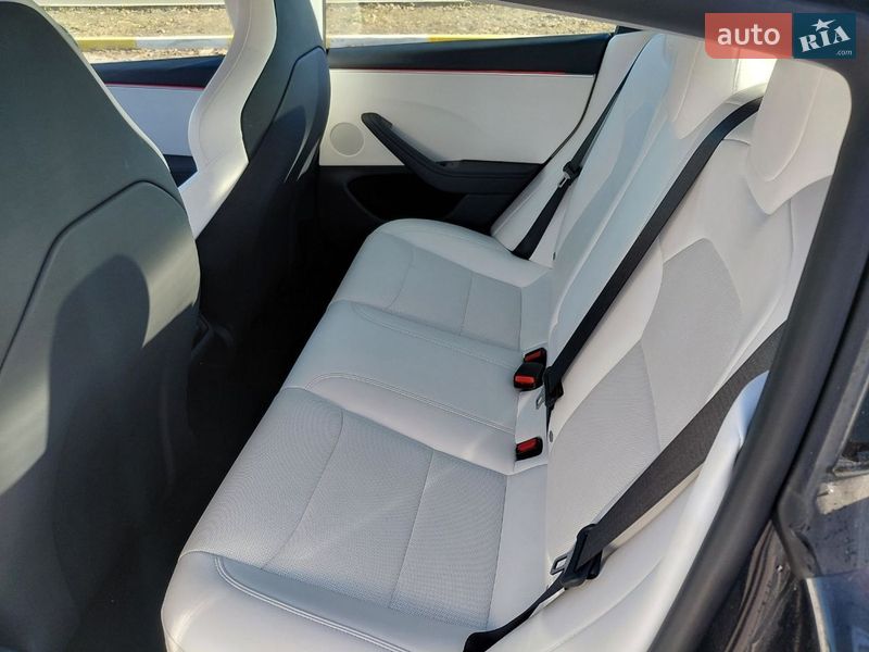 Седан Tesla Model 3 2024 в Киеве