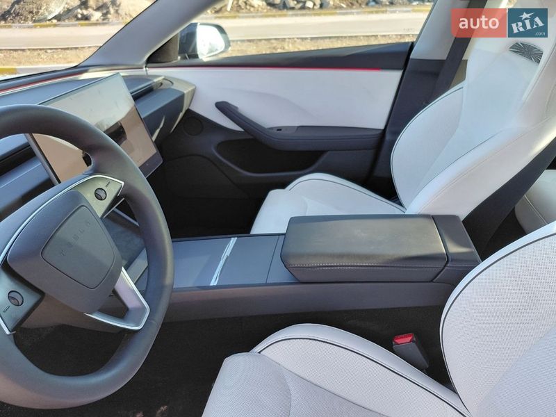 Седан Tesla Model 3 2024 в Киеве