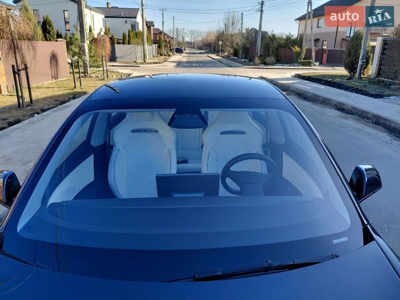 Седан Tesla Model 3 2024 в Киеве