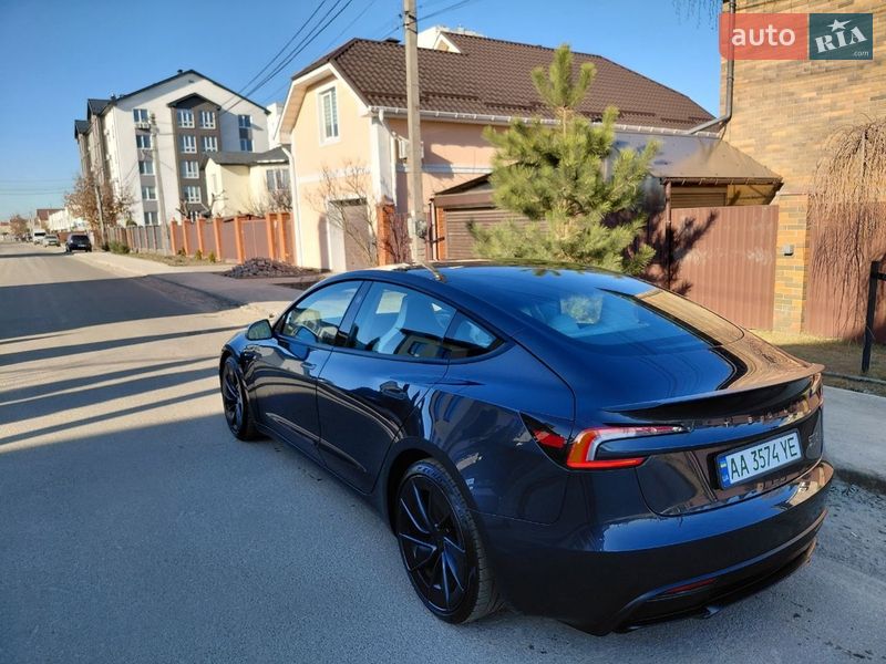 Седан Tesla Model 3 2024 в Києві