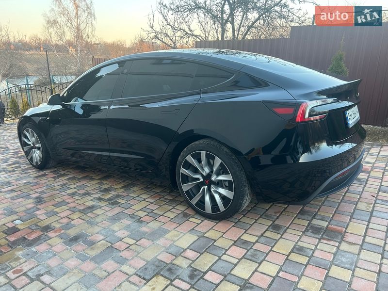 Седан Tesla Model 3 2025 в Звягелі