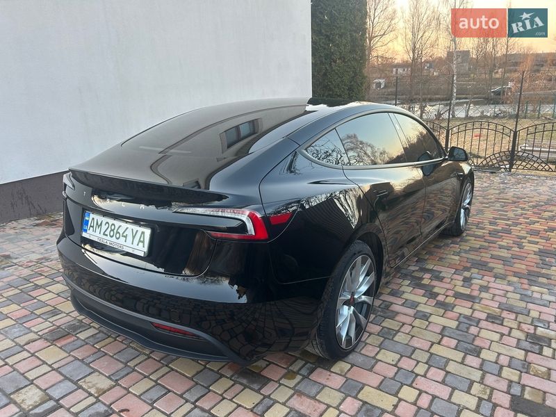 Седан Tesla Model 3 2025 в Звягелі
