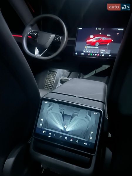Седан Tesla Model 3 2025 в Звягелі