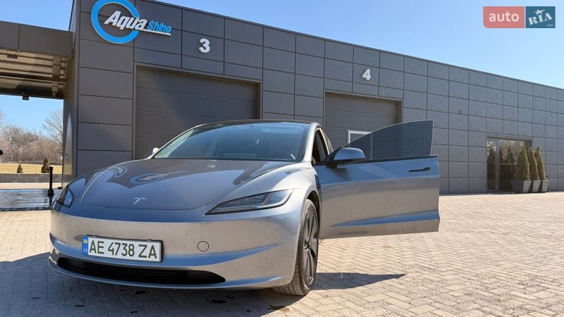 Tesla Model 3 2024