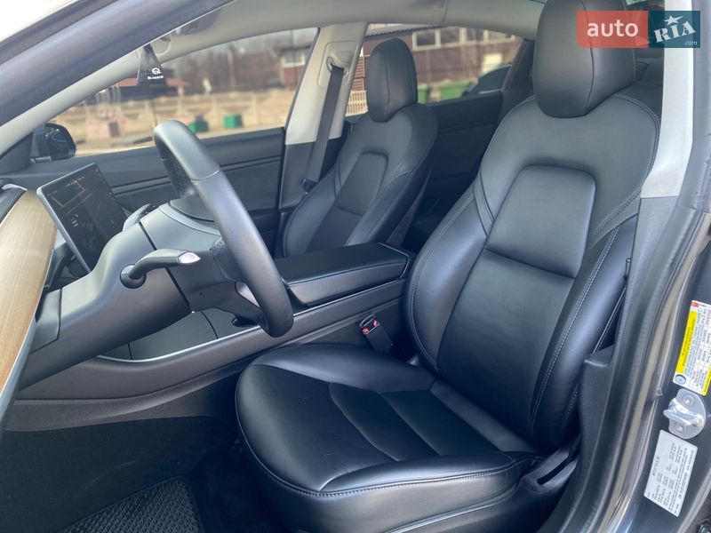 Седан Tesla Model 3 2019 в Запоріжжі