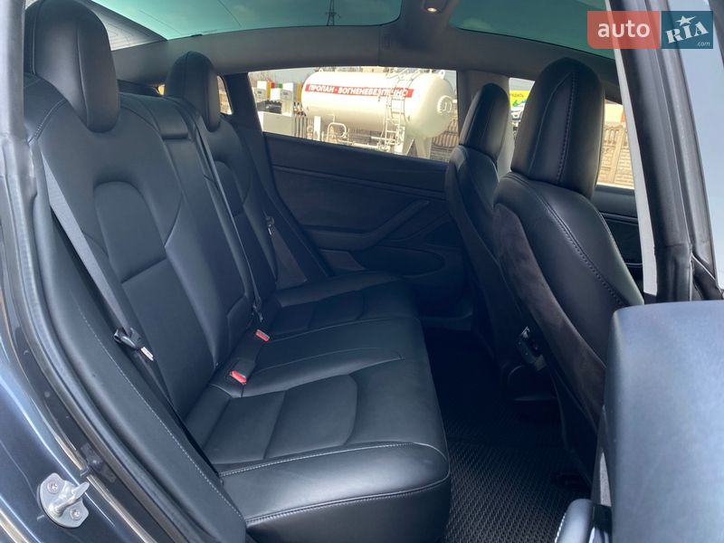Седан Tesla Model 3 2019 в Запоріжжі