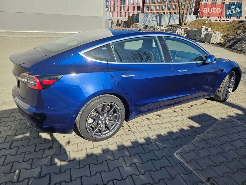 Седан Tesla Model 3 2018 в Киеве