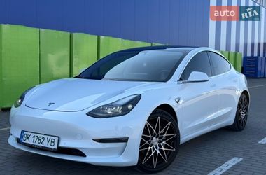 Седан Tesla Model 3 2019 в Дубно