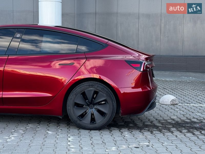 Седан Tesla Model 3 2024 в Києві