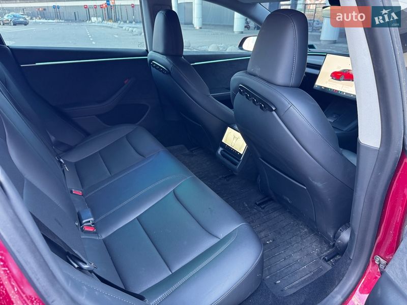 Седан Tesla Model 3 2024 в Києві