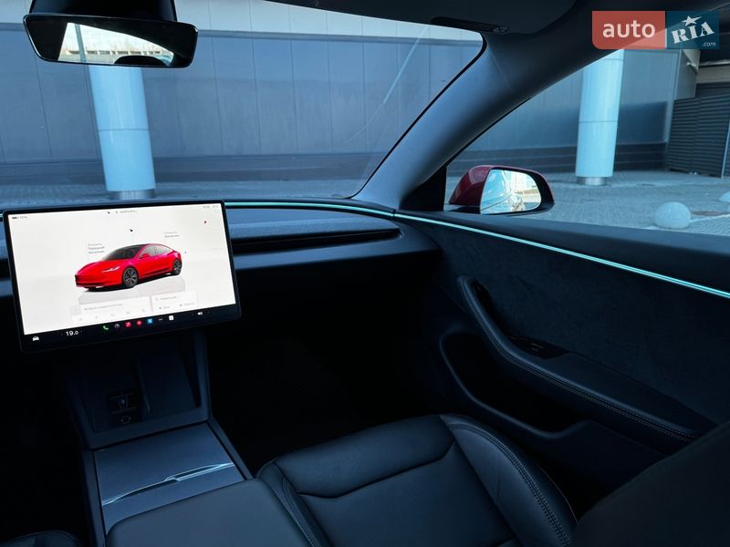Седан Tesla Model 3 2024 в Києві