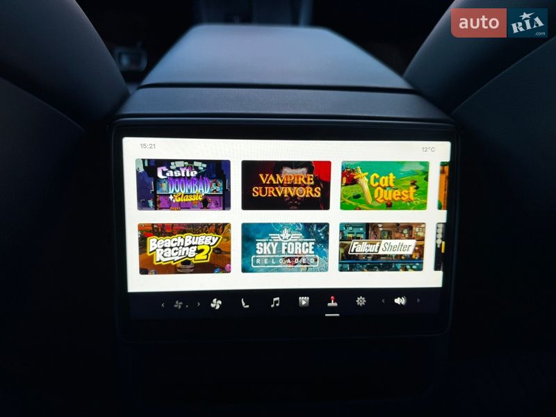 Седан Tesla Model 3 2024 в Києві