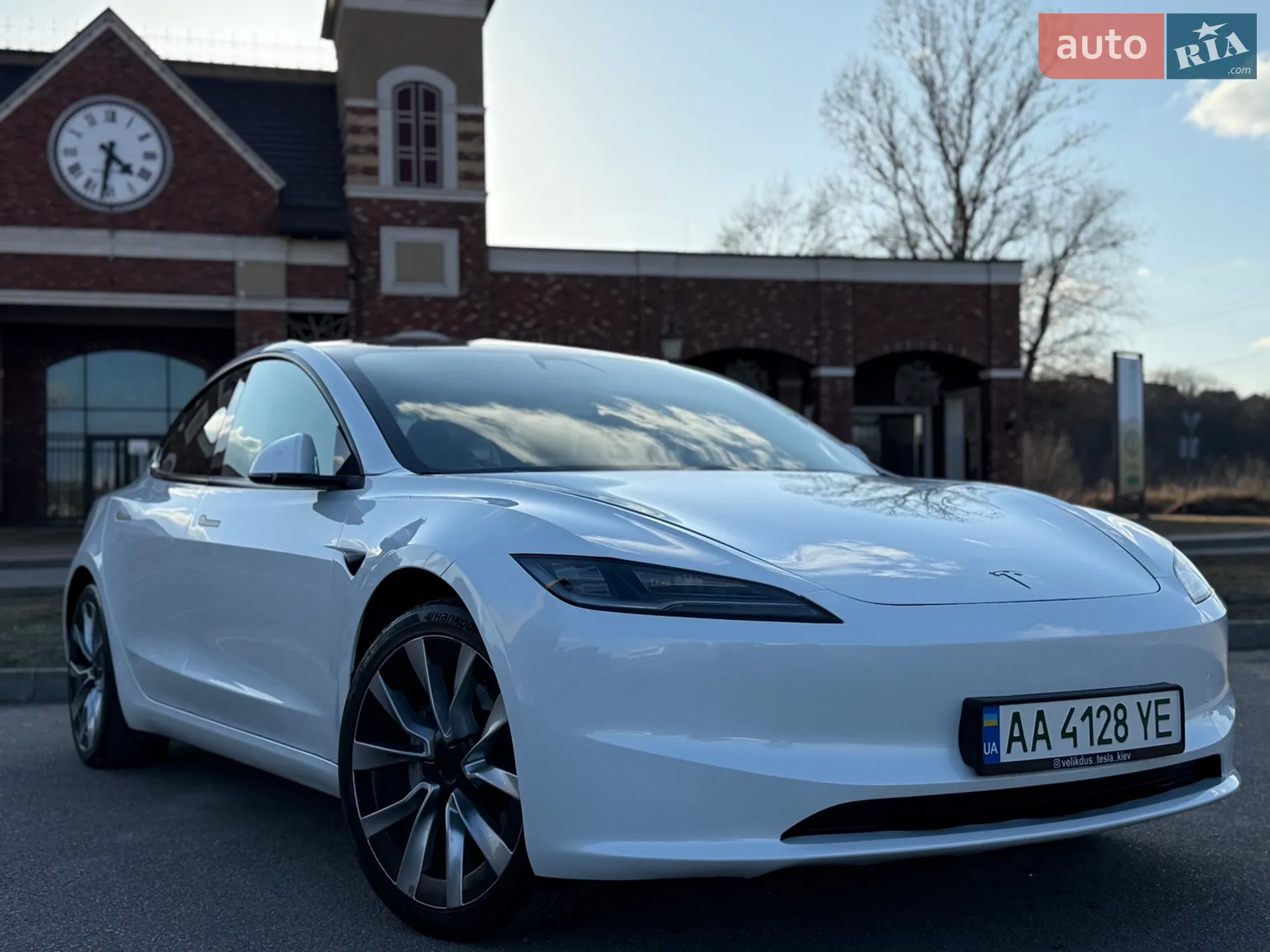 2024 Tesla Model 3 - фото 1