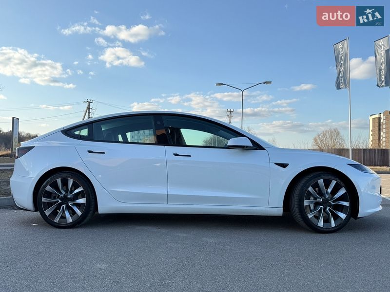 Седан Tesla Model 3 2024 в Киеве