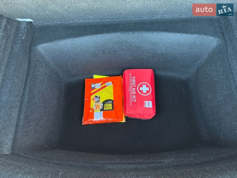 Седан Tesla Model 3 2024 в Києві фото 34 Седан Tesla Model 3 2024 в Києві