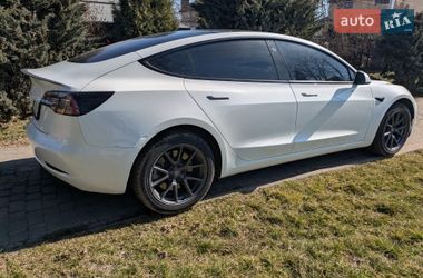 Седан Tesla Model 3 2023 в Львове
