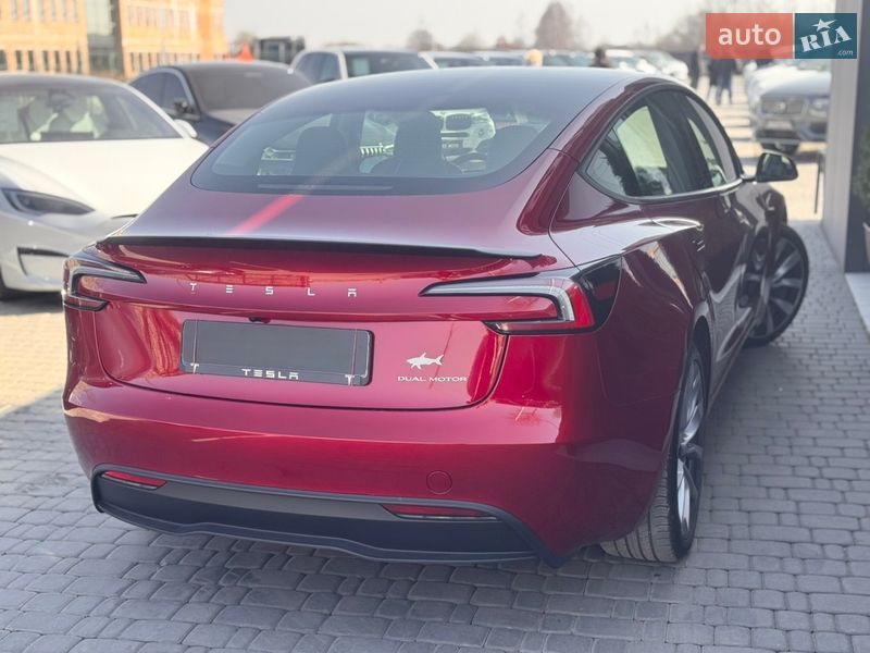 Седан Tesla Model 3 2024 в Ивано-Франковске