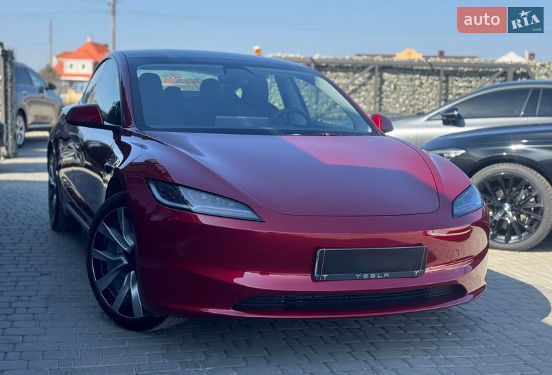 Седан Tesla Model 3 2024 в Ивано-Франковске