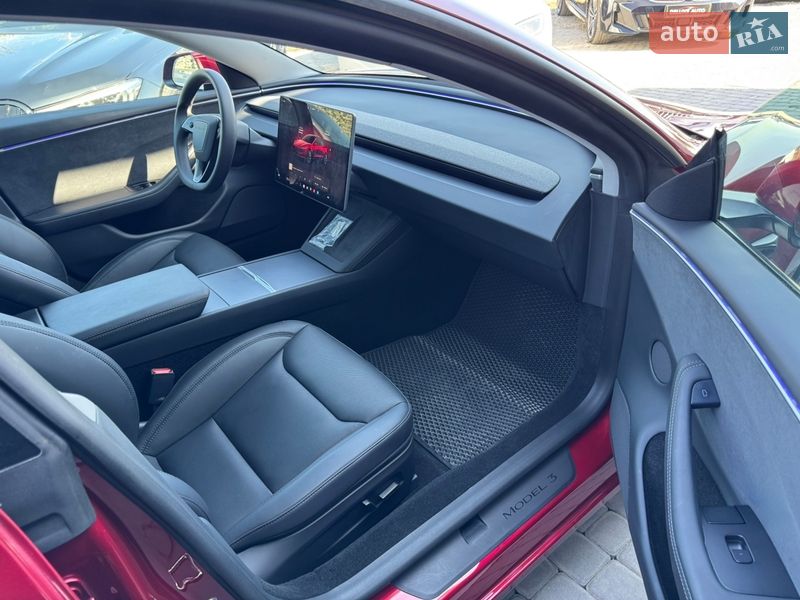 Седан Tesla Model 3 2024 в Ивано-Франковске