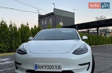Седан Tesla Model 3 2023 в Коростене