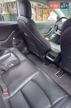 Седан Tesla Model 3 2019 в Киеве