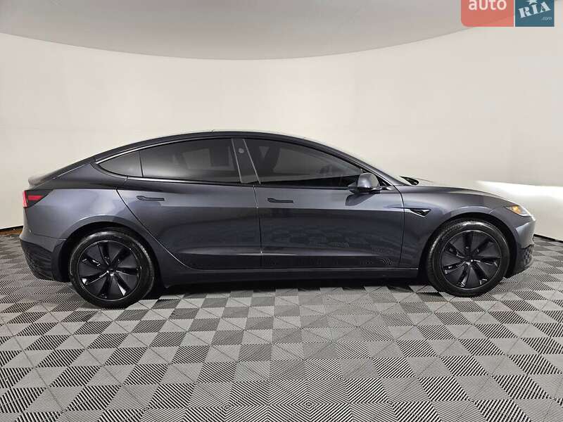 Седан Tesla Model 3 2025 в Львове