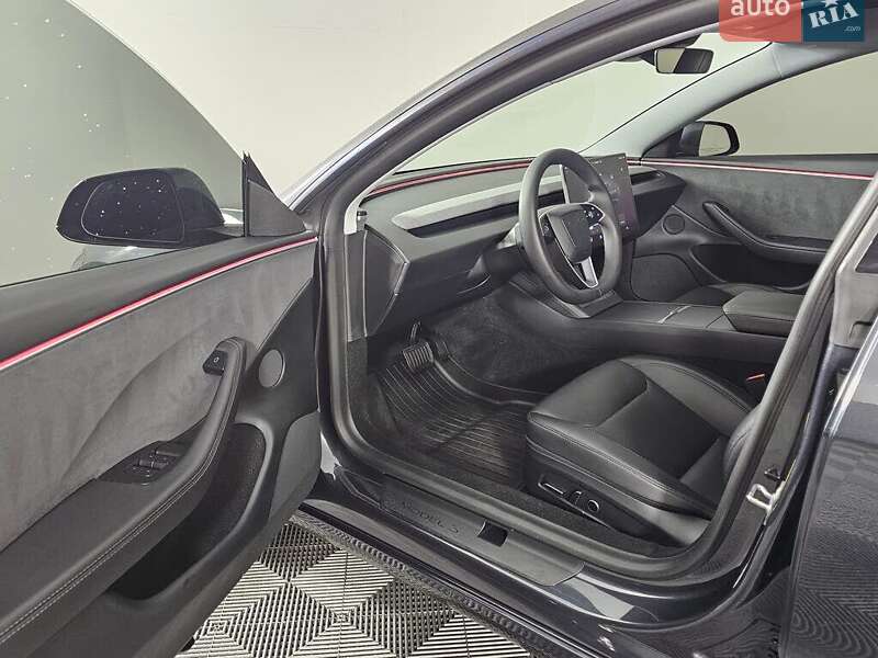 Седан Tesla Model 3 2025 в Львове