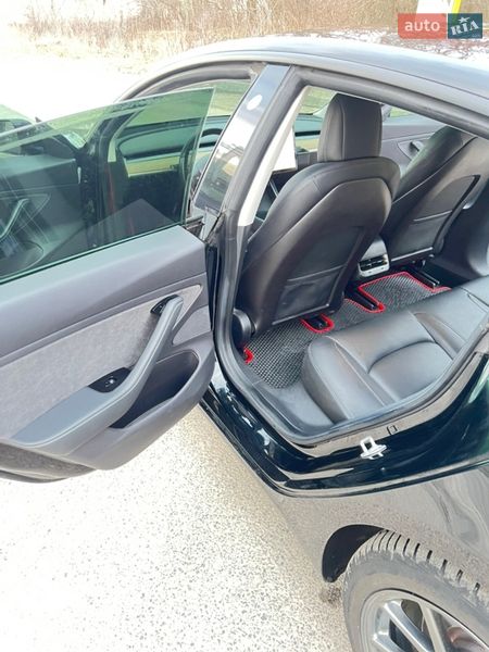Седан Tesla Model 3 2019 в Дніпрі