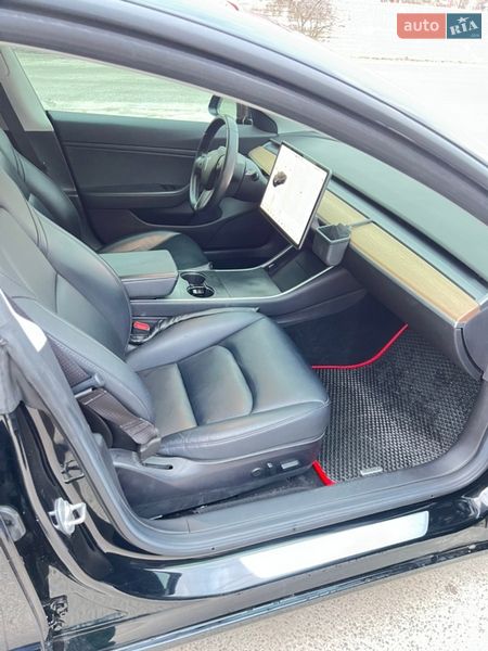 Седан Tesla Model 3 2019 в Дніпрі
