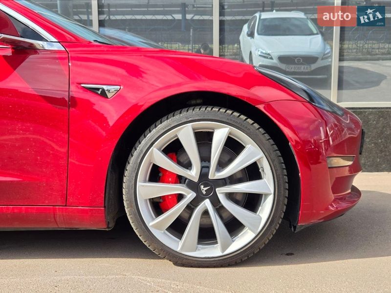 Седан Tesla Model 3 2019 в Киеве