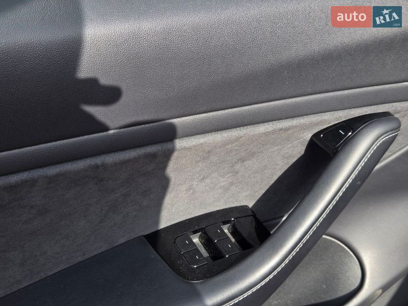 Седан Tesla Model 3 2019 в Киеве