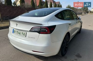 Седан Tesla Model 3 2022 в Ровно