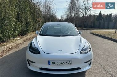 Седан Tesla Model 3 2022 в Ровно