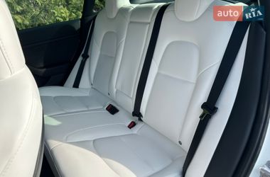 Седан Tesla Model 3 2022 в Ровно