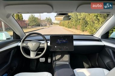 Седан Tesla Model 3 2022 в Ровно