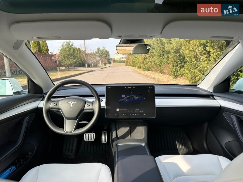 Седан Tesla Model 3 2022 в Ровно