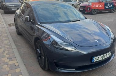 Седан Tesla Model 3 2022 в Киеве